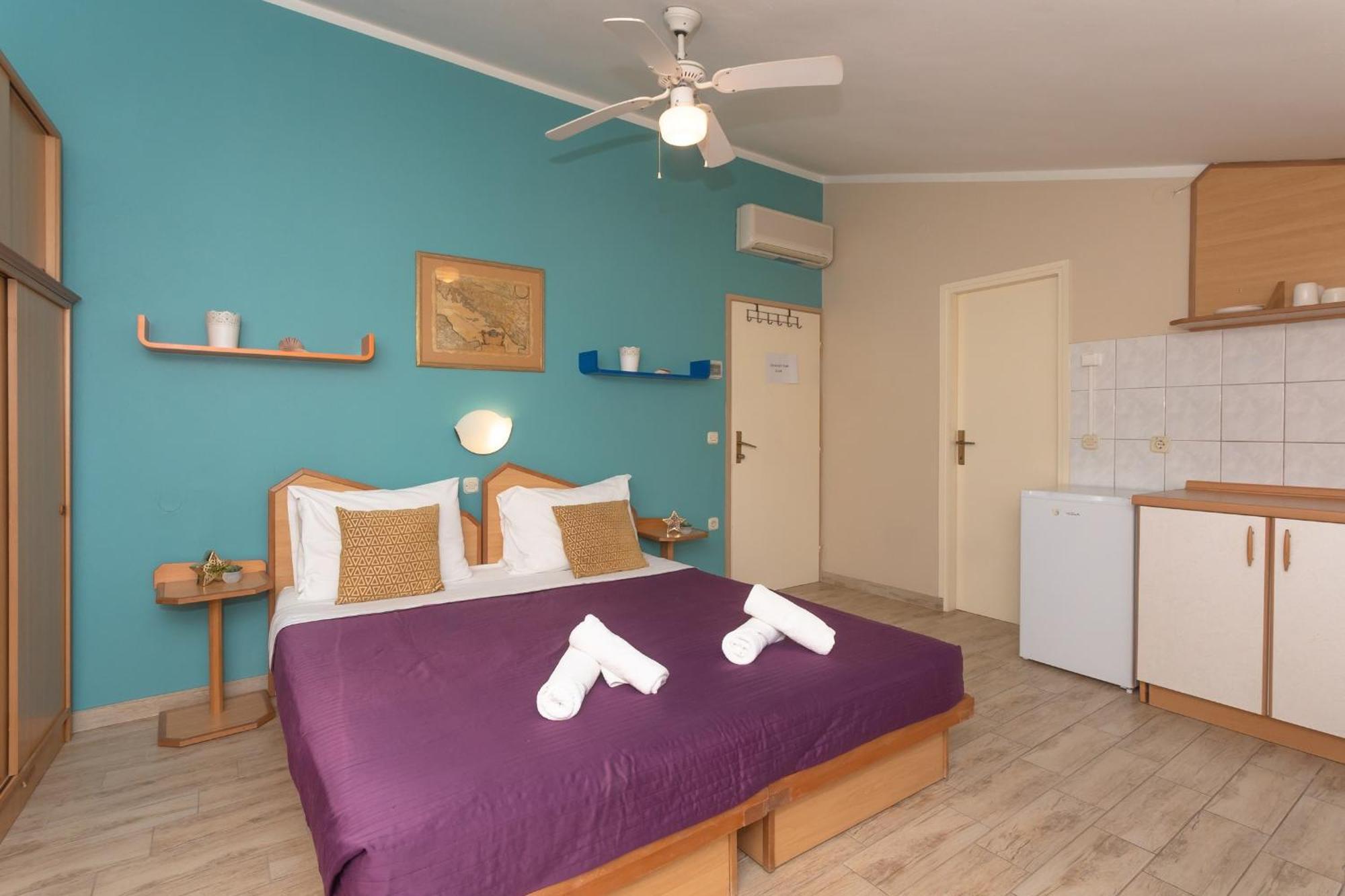 Bed and Breakfast Pansion Pirat Petrčane Zewnętrze zdjęcie