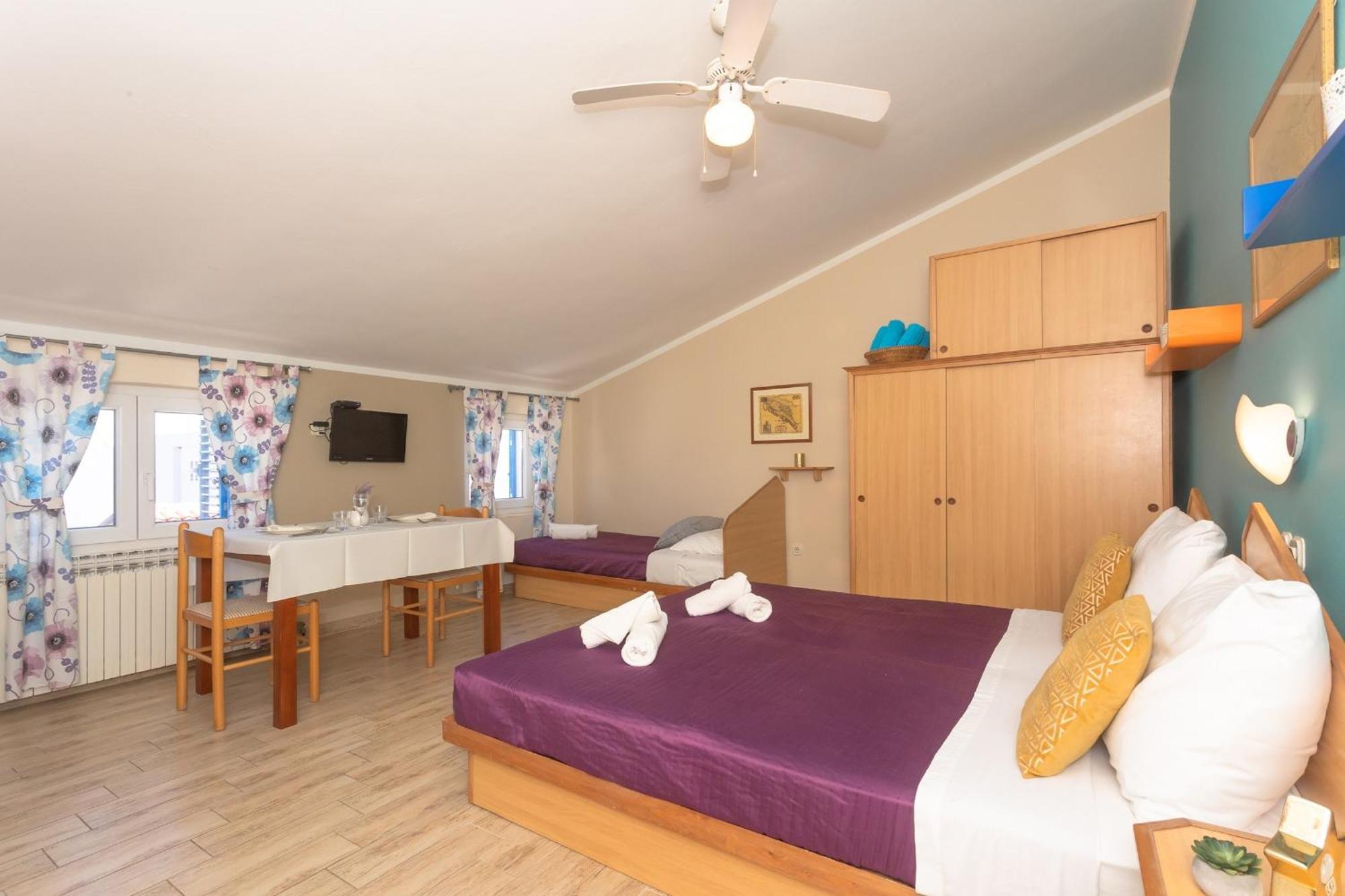 Bed and Breakfast Pansion Pirat Petrčane Zewnętrze zdjęcie
