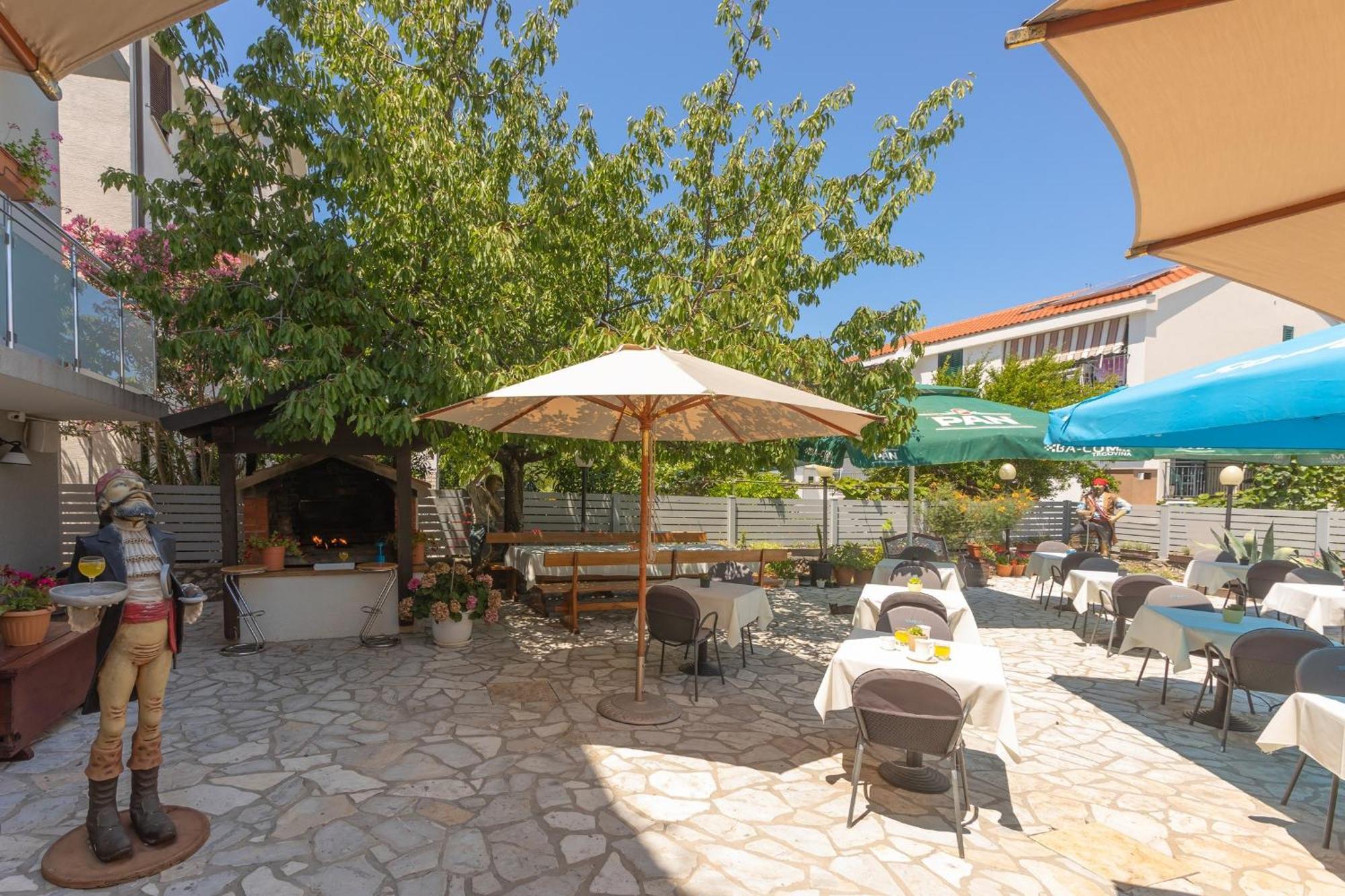 Bed and Breakfast Pansion Pirat Petrčane Zewnętrze zdjęcie